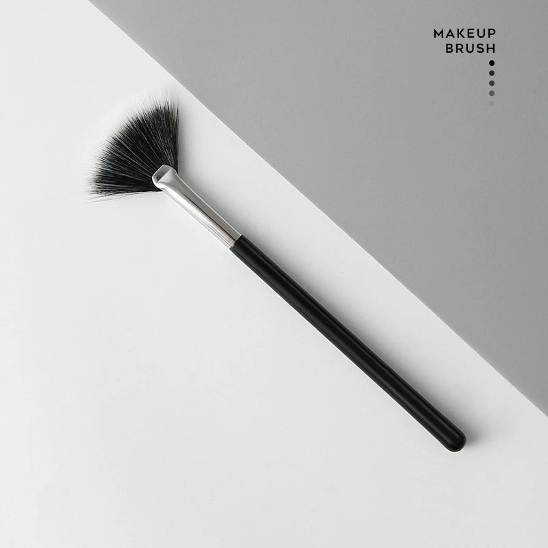 Highlighter brush makeup accessories Cosmetics Fan Shape Makeup Brush highlighter makeup brush Powder Brush