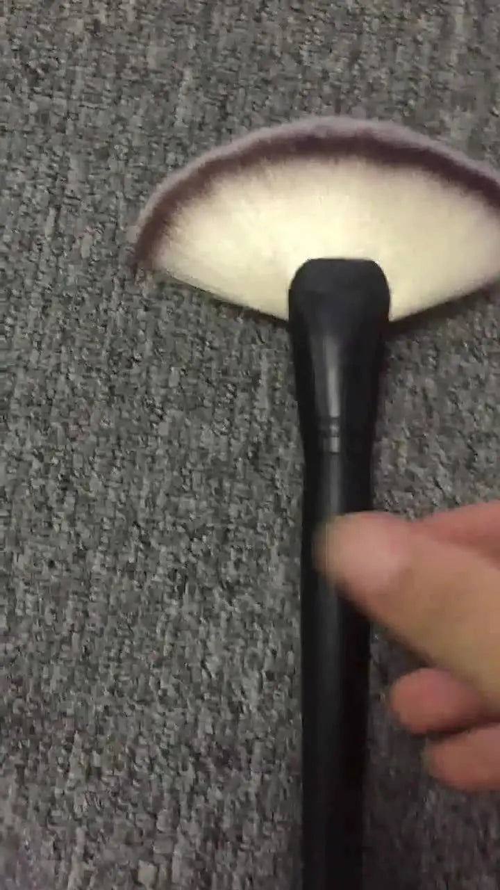 Highlighter brush makeup accessories Cosmetics Fan Shape Makeup Brush highlighter makeup brush Powder Brush